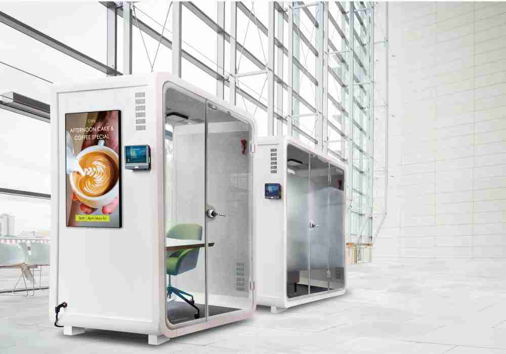 28国际子公司达擎之智慧行动办公舱，，，，采用PDLC智能调光玻璃设计，，，，透过通电与断电的电流切换，，呈现透明与雾面效果，，，具节能降耗特性并兼顾隐私，，，，确保信息安全